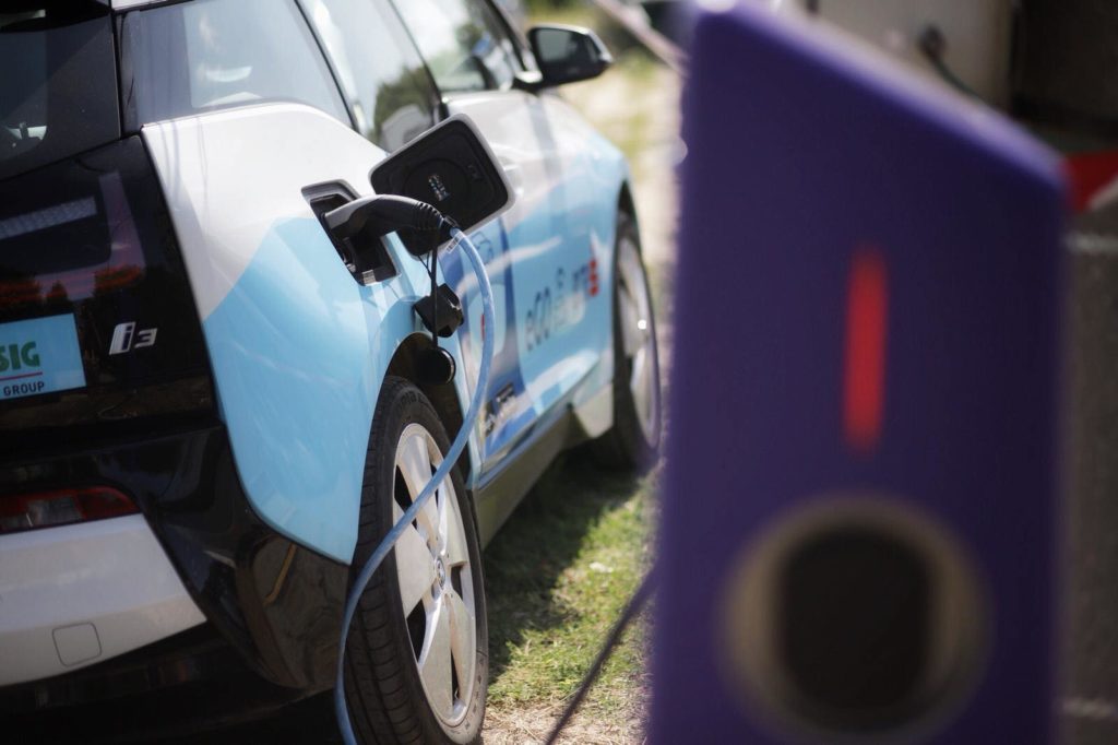 eGO, the car sharing service with an electric fleet is now accesible for all card holders