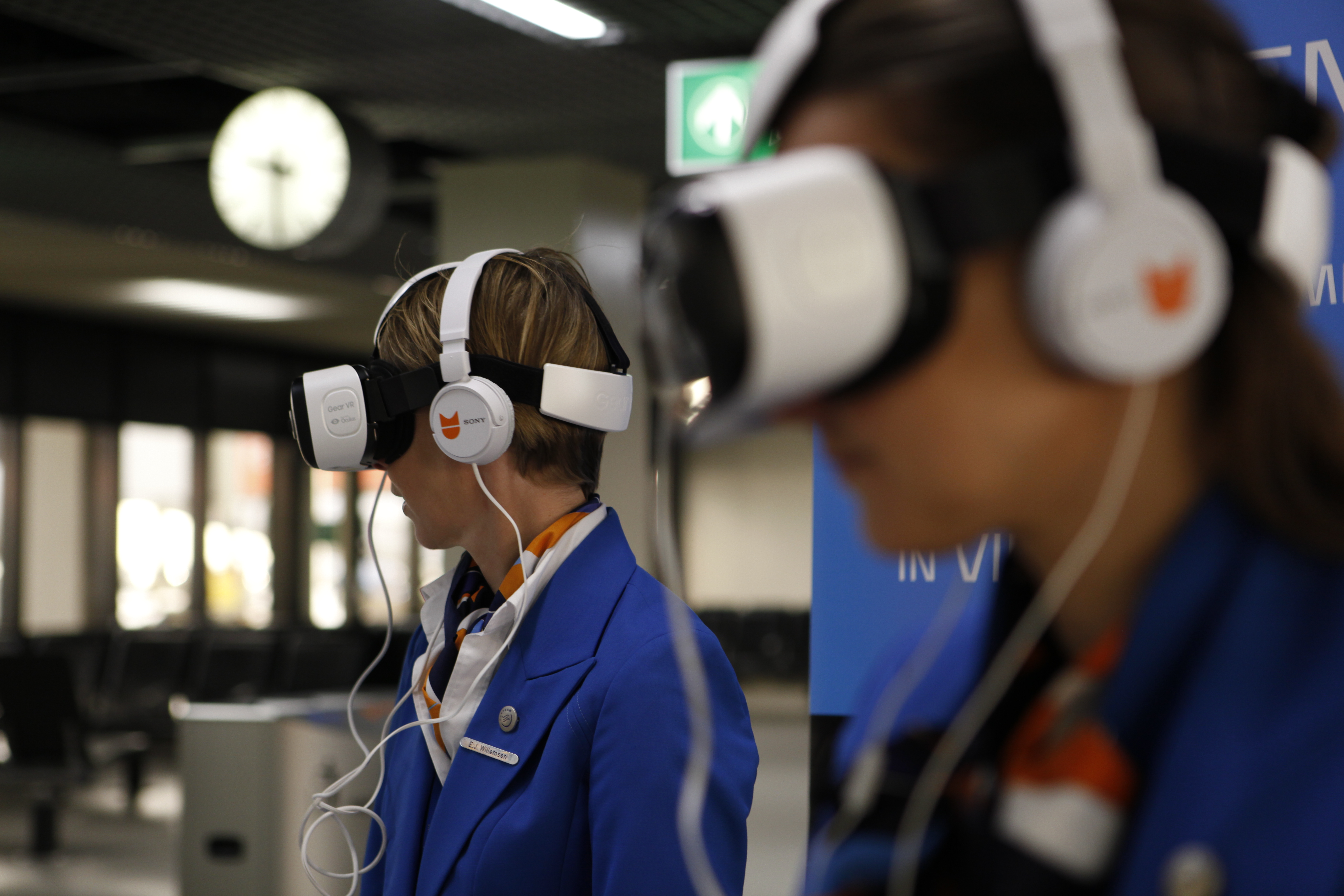KLM crew with reality and plans develop VR programs to replace theoretical training - Business Review